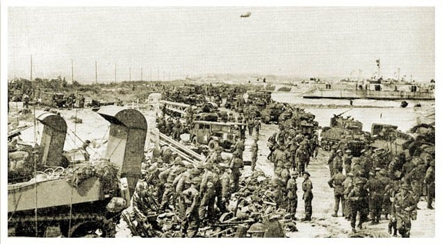 Troupes et matériel sur la plage