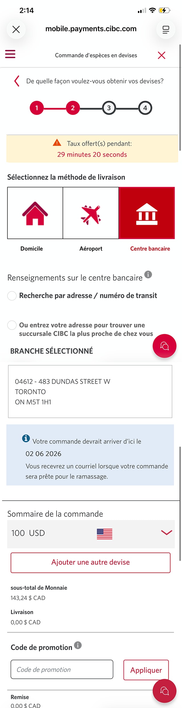 Écran 8 de la démonstration : Options de livraison pour la commande d’espèces en devises dans l’application Services bancaires mobiles CIBC. Une animation dynamique met en évidence le bouton d’option Rechercher par adresse de centre bancaire ou par numéro de transit.