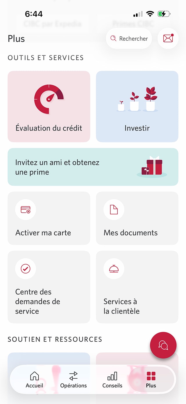 Écran 3 de la démonstration : Page du menu Plus de l’application Services bancaires mobiles CIBC. Une animation dynamique met en évidence le bouton du Centre des demandes de service.