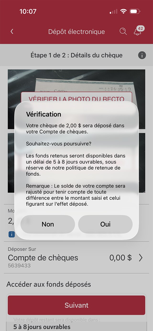Écran 10 de la démonstration : Page de vérification du Dépôt électronique de l’application Services bancaires mobiles CIBC. Une animation dynamique met en évidence le bouton Oui.