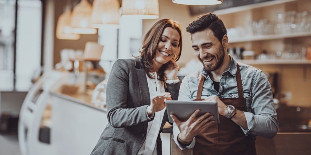 Woman using her tablet to sign on to CIBC SmartBanking for Business