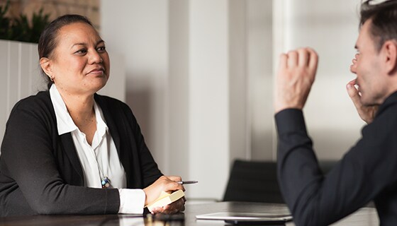 Une conversation entre un client et son conseiller