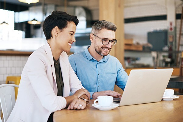 Customers on a laptop at a coffee shop