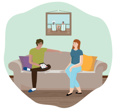 Un homme et une femme sont assis sur un sofa