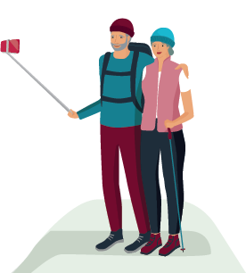 Un couple à la retraite en randonnée à la montagne