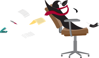 Notre mascotte Perceval Manchot s’envole dans les airs dans un siège de bureau.
